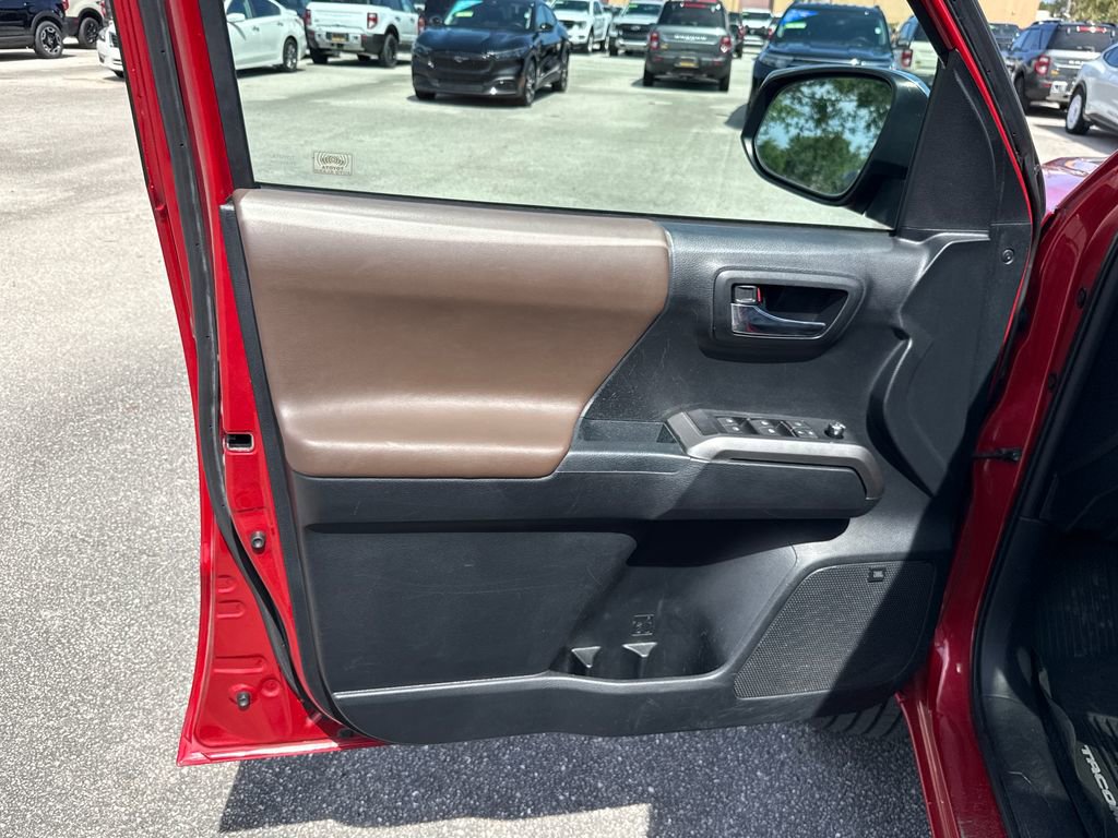 Used 2017 Toyota Tacoma Limited w/ Tow Package image 8