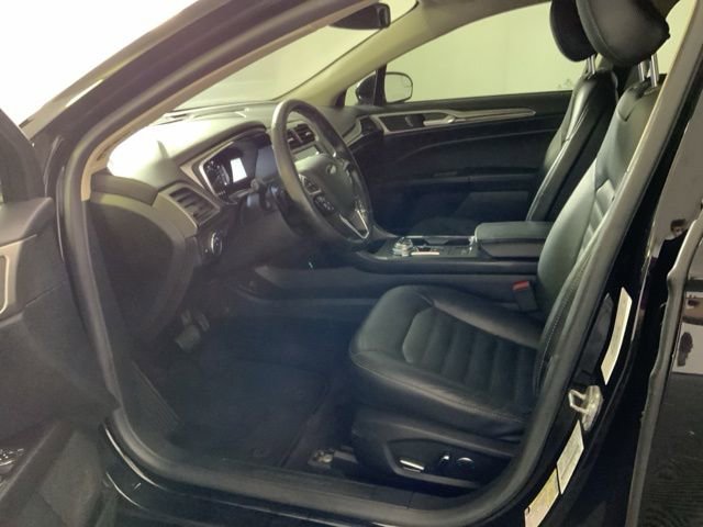 Used 2017 Ford Fusion SE w/ Equipment Group 202A FWD image 16