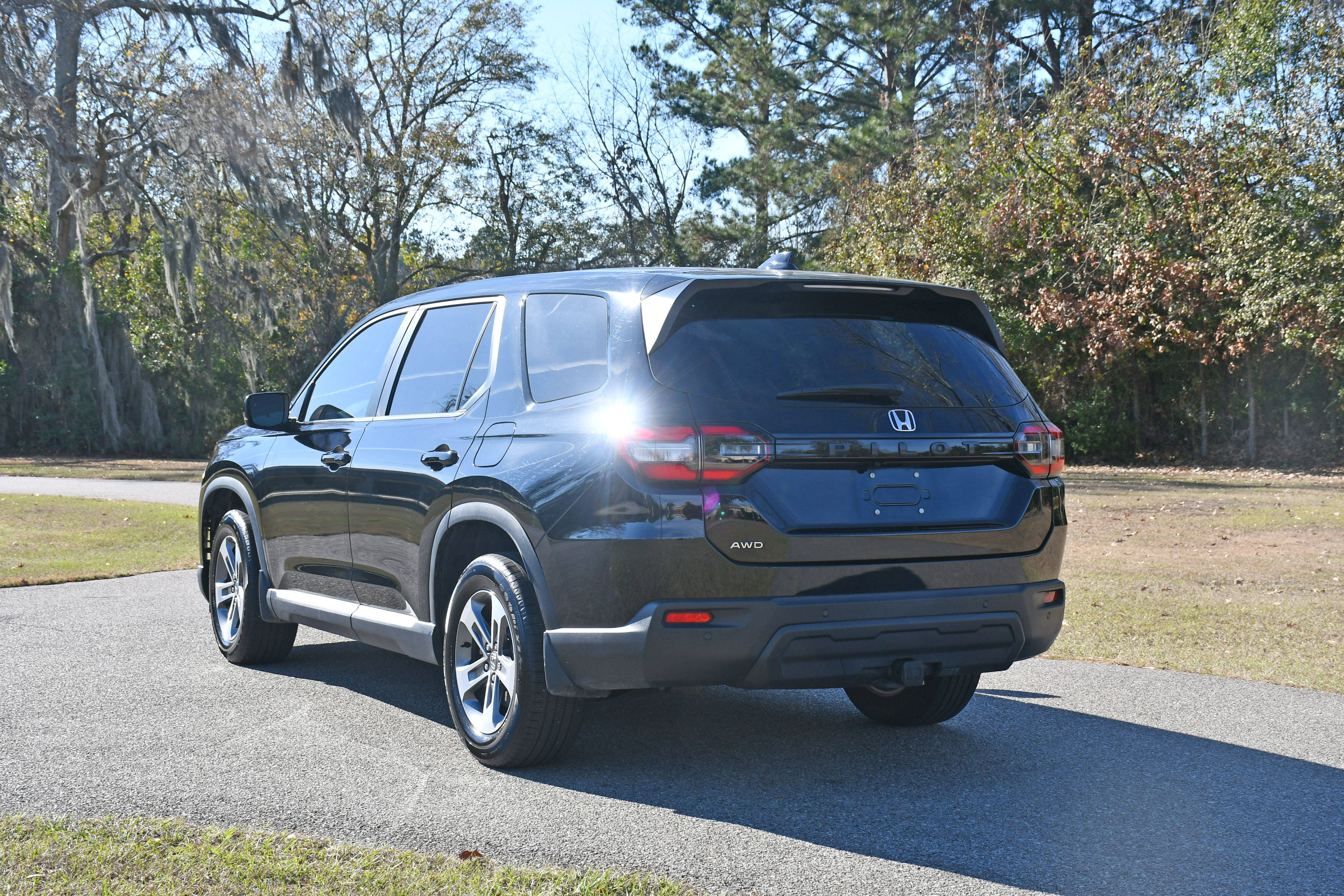 Used 2024 Honda Pilot EX-L image 3