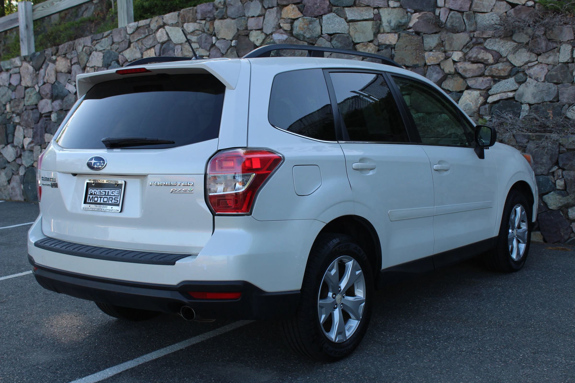 Used 2014 Subaru Forester 2.5i Limited image 9