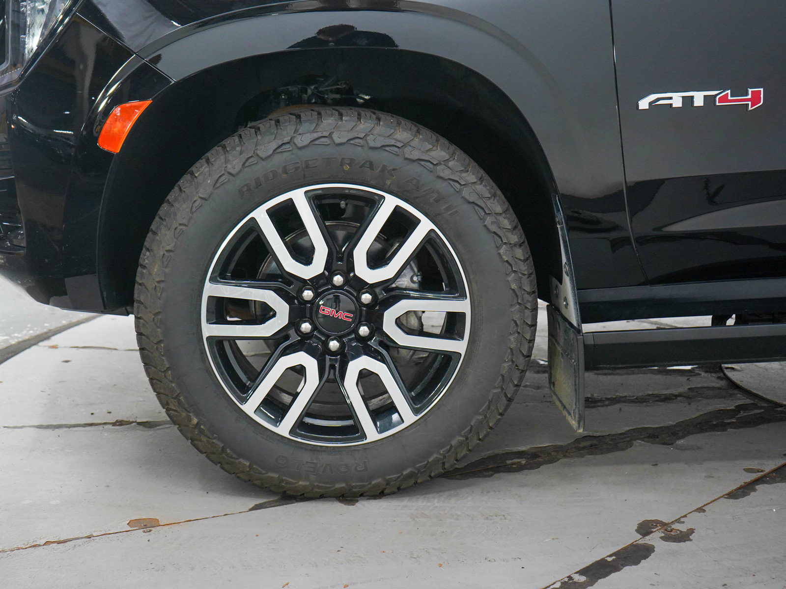 Used 2022 GMC Yukon AT4 w/ AT4 Premium Package AWD/4WD image 35