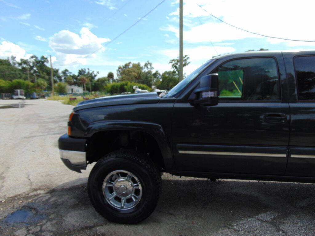 Used 2005 Chevrolet Silverado 2500 LS w/ Heavy-Duty Power Package image 3
