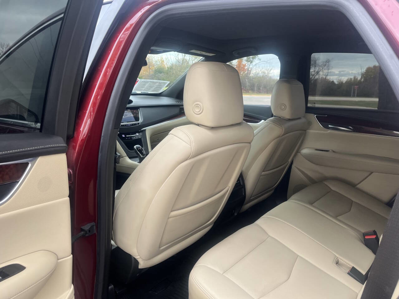 Used 2017 Cadillac XT5 Luxury w/ Driver Awareness Package image 28