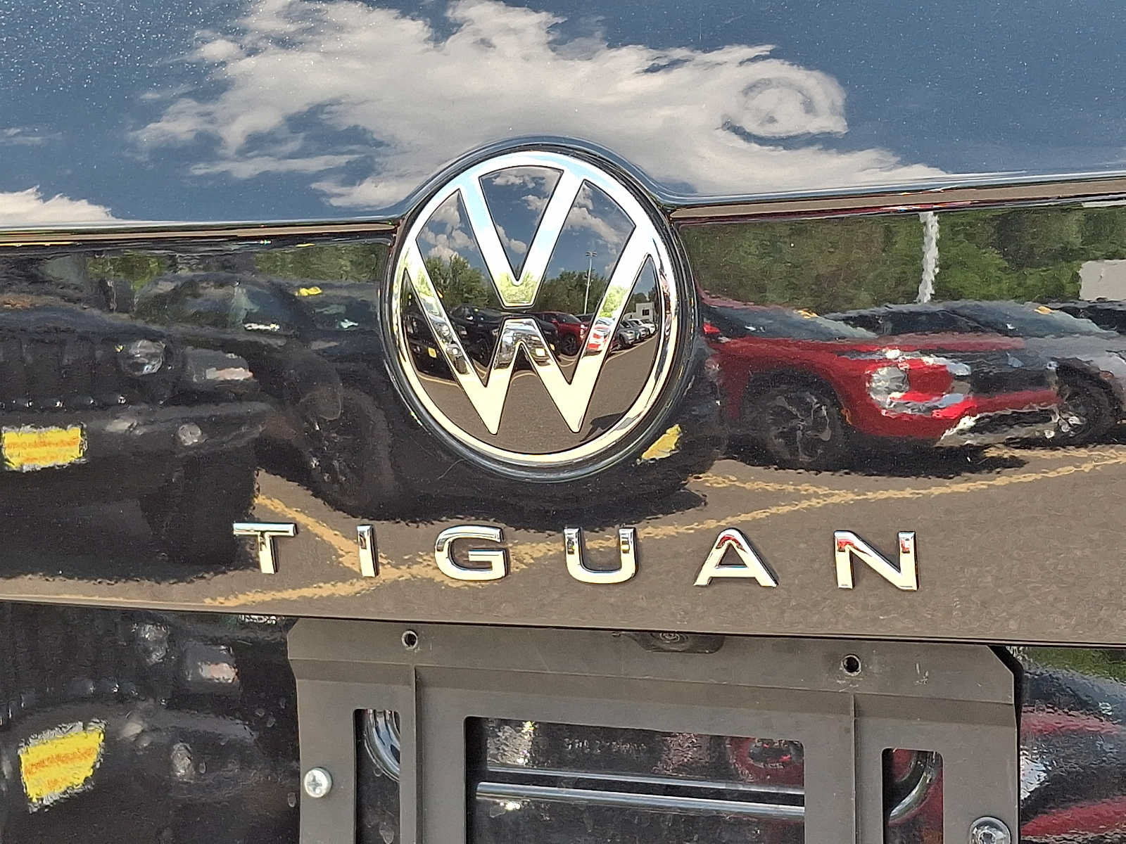 Used 2023 Volkswagen Tiguan SE R-Line FWD image 29