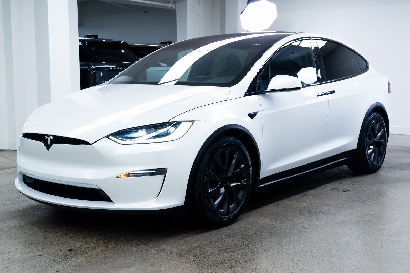 Used 2025 Tesla Model X image 3
