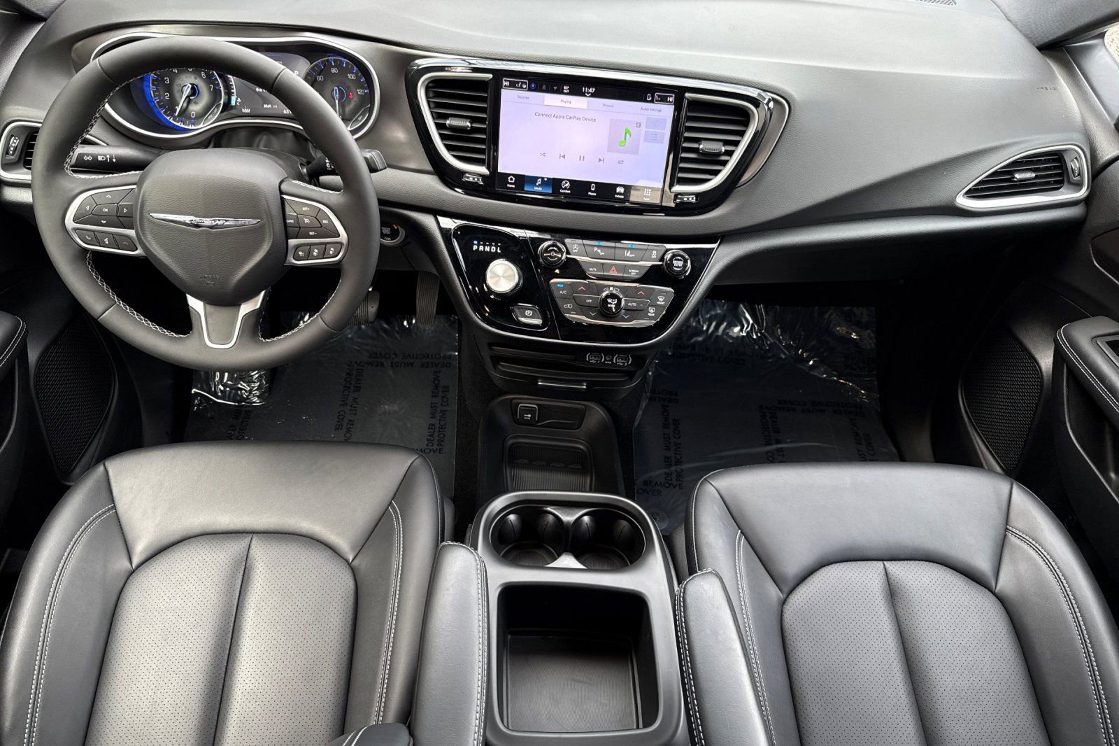 Used 2025 Chrysler Voyager LX image 14