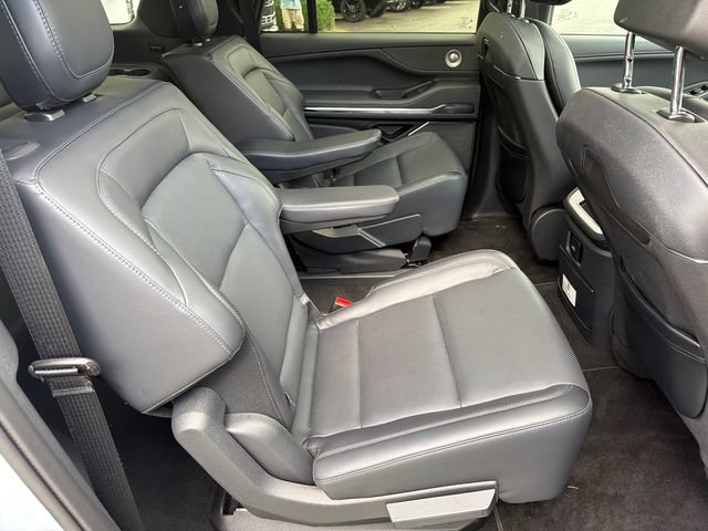 New 2025 Lincoln Navigator L Reserve w/ Jet Appearance Package AWD/4WD image 18