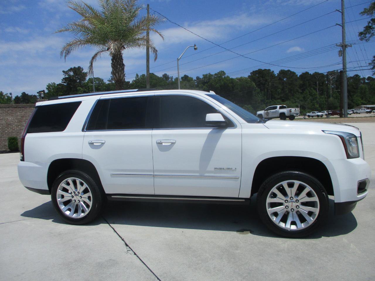 Used 2017 GMC Yukon Denali w/ Open Road Package RWD image 3