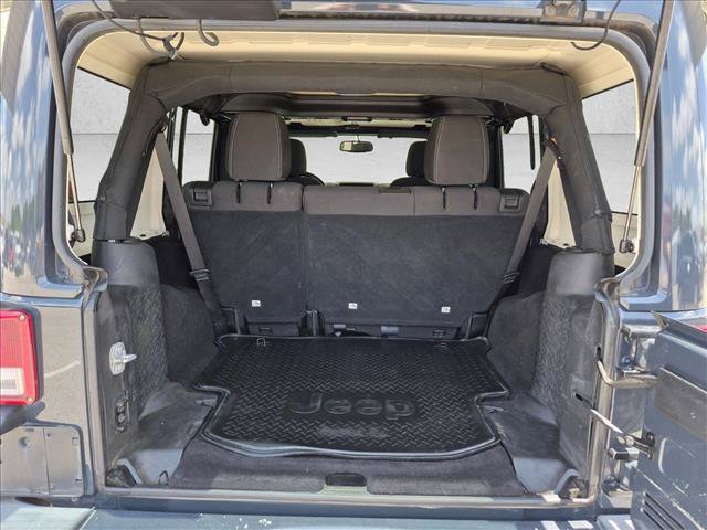 Used 2017 Jeep Wrangler Unlimited Sahara w/ Connectivity Group AWD/4WD image 6