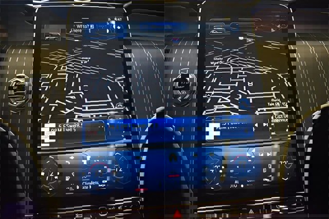 Used 2024 Mercedes-Benz GLC 300 4MATIC image 8