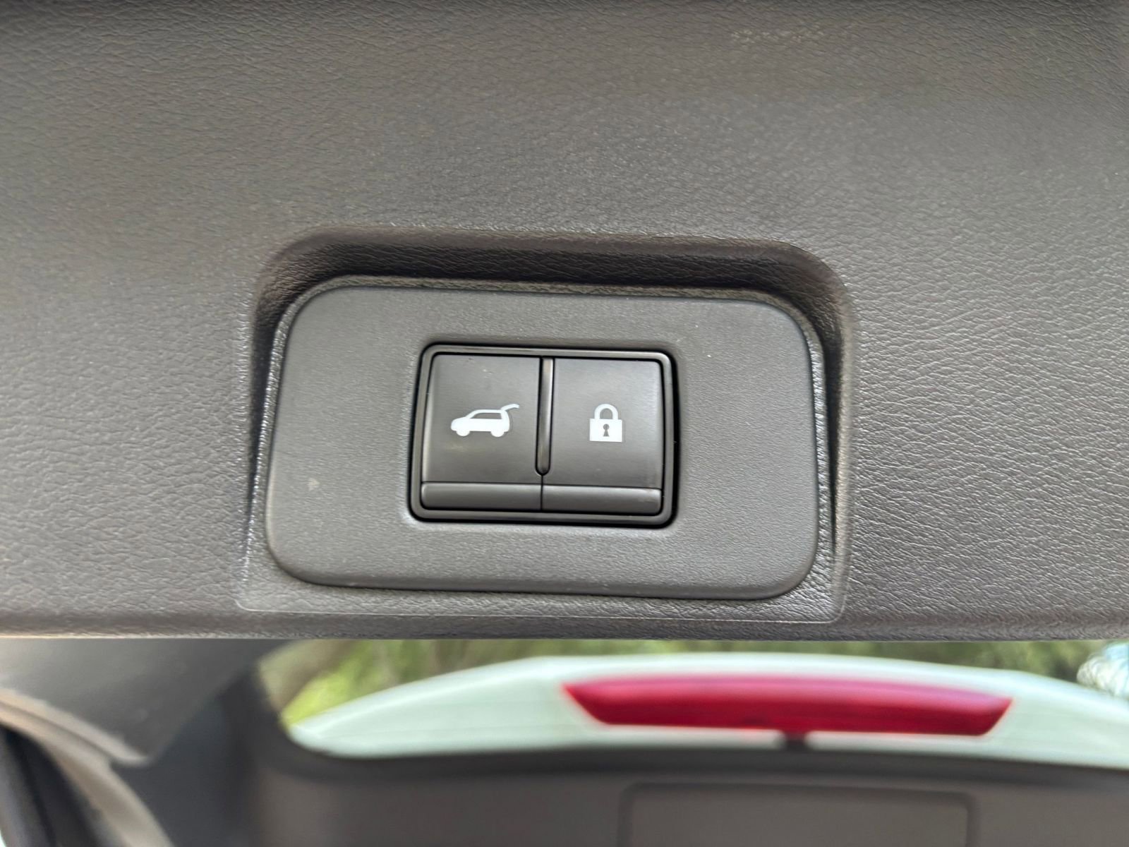 Used 2025 Nissan Rogue SV AWD/4WD image 23