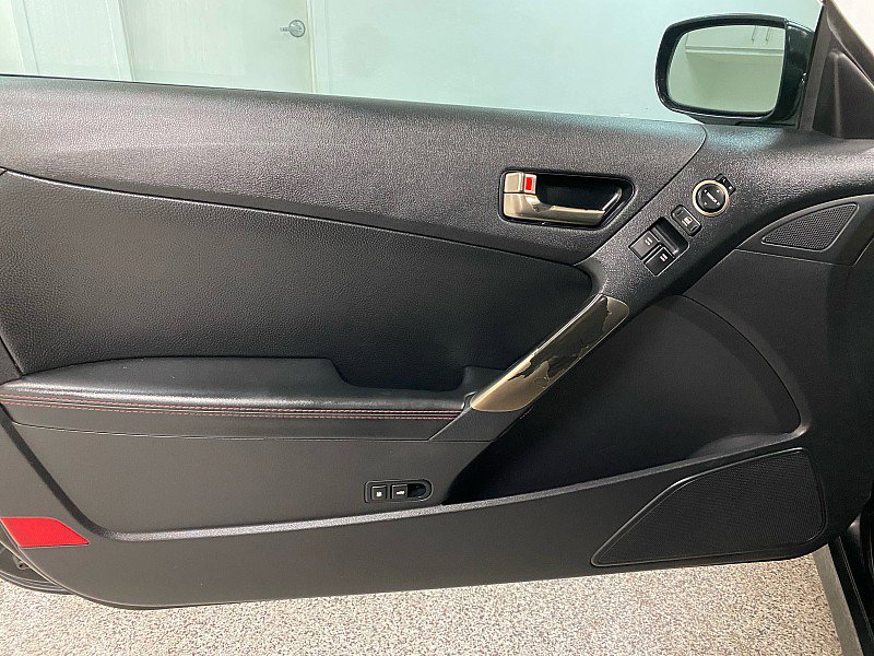 Used 2014 Hyundai Genesis 2.0T image 9