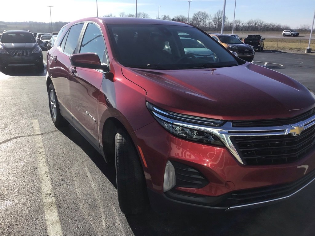 Used 2023 Chevrolet Equinox LT image 2