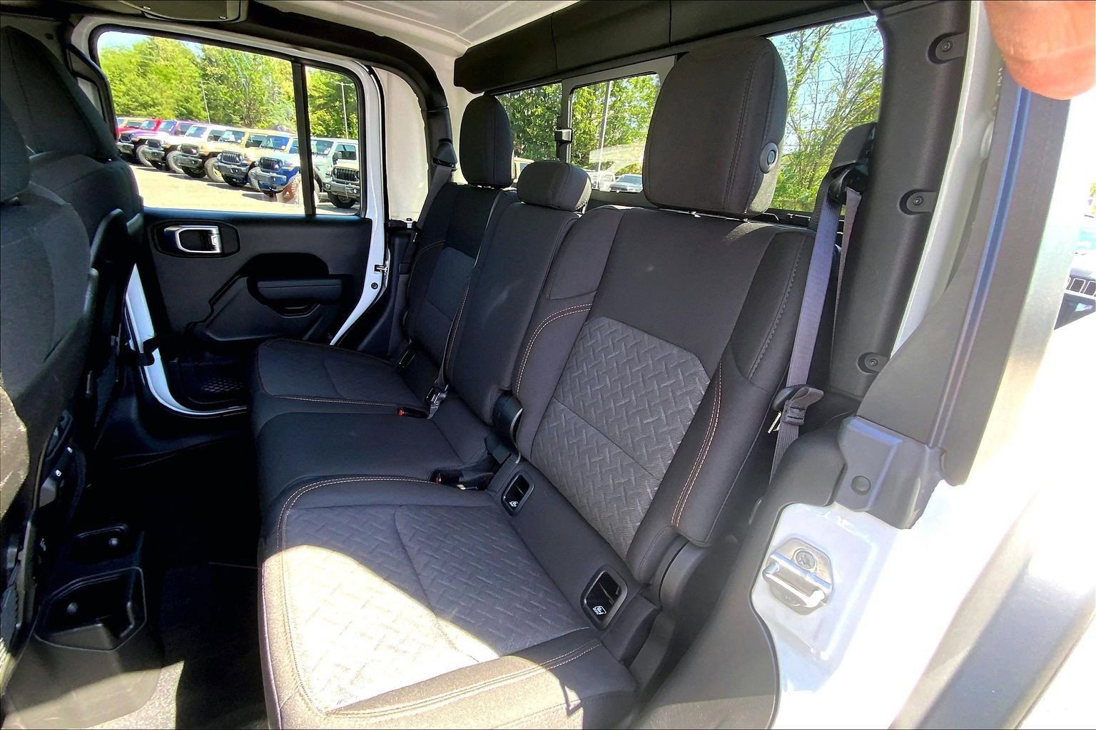 Certified 2025 Jeep Gladiator Mojave w/ Convenience Group AWD/4WD image 20