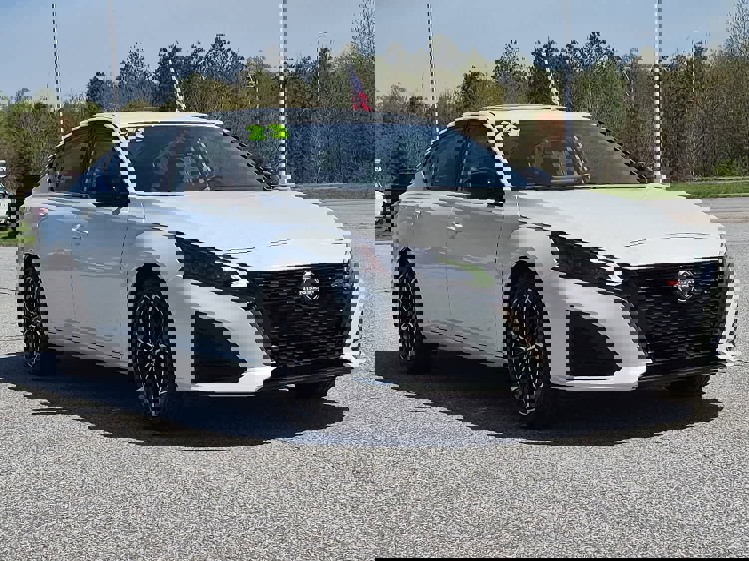 Used 2023 Nissan Altima 2.5 SR w/ SR Premium Package image 2