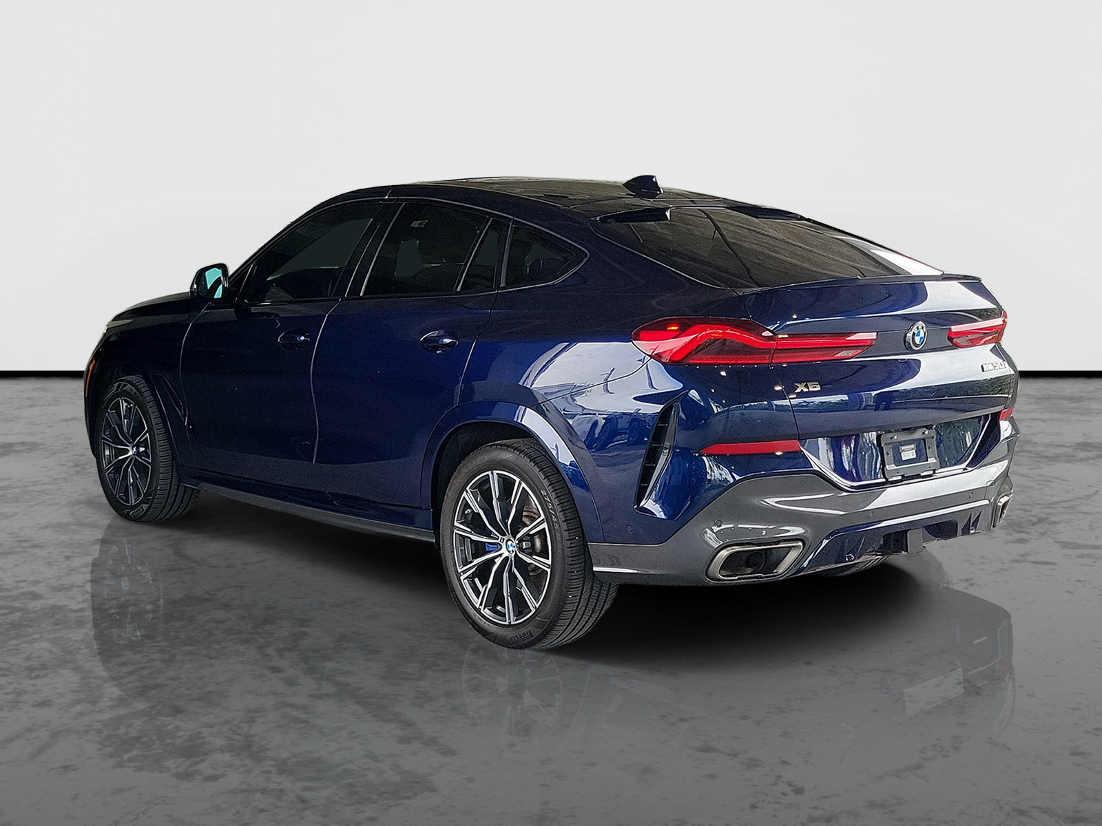 Used 2021 BMW X6 M50i w/ Executive Package AWD/4WD image 3