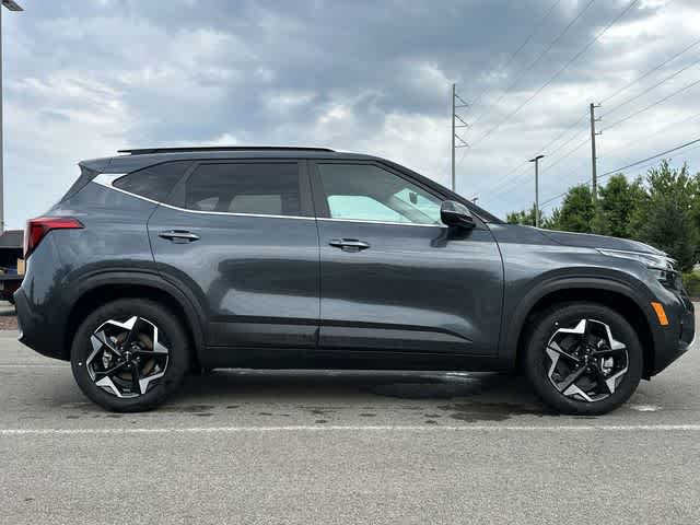 Used 2025 Kia Seltos EX AWD/4WD image 3