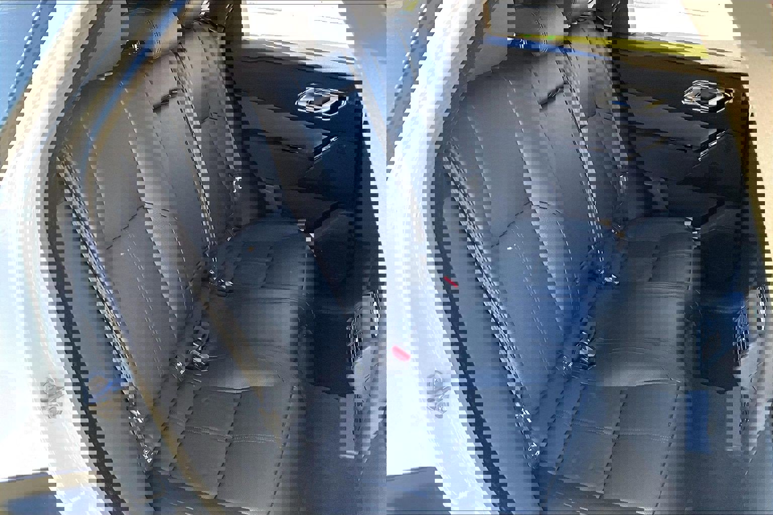 Used 2025 Land Rover Range Rover Velar Dynamic SE image 21