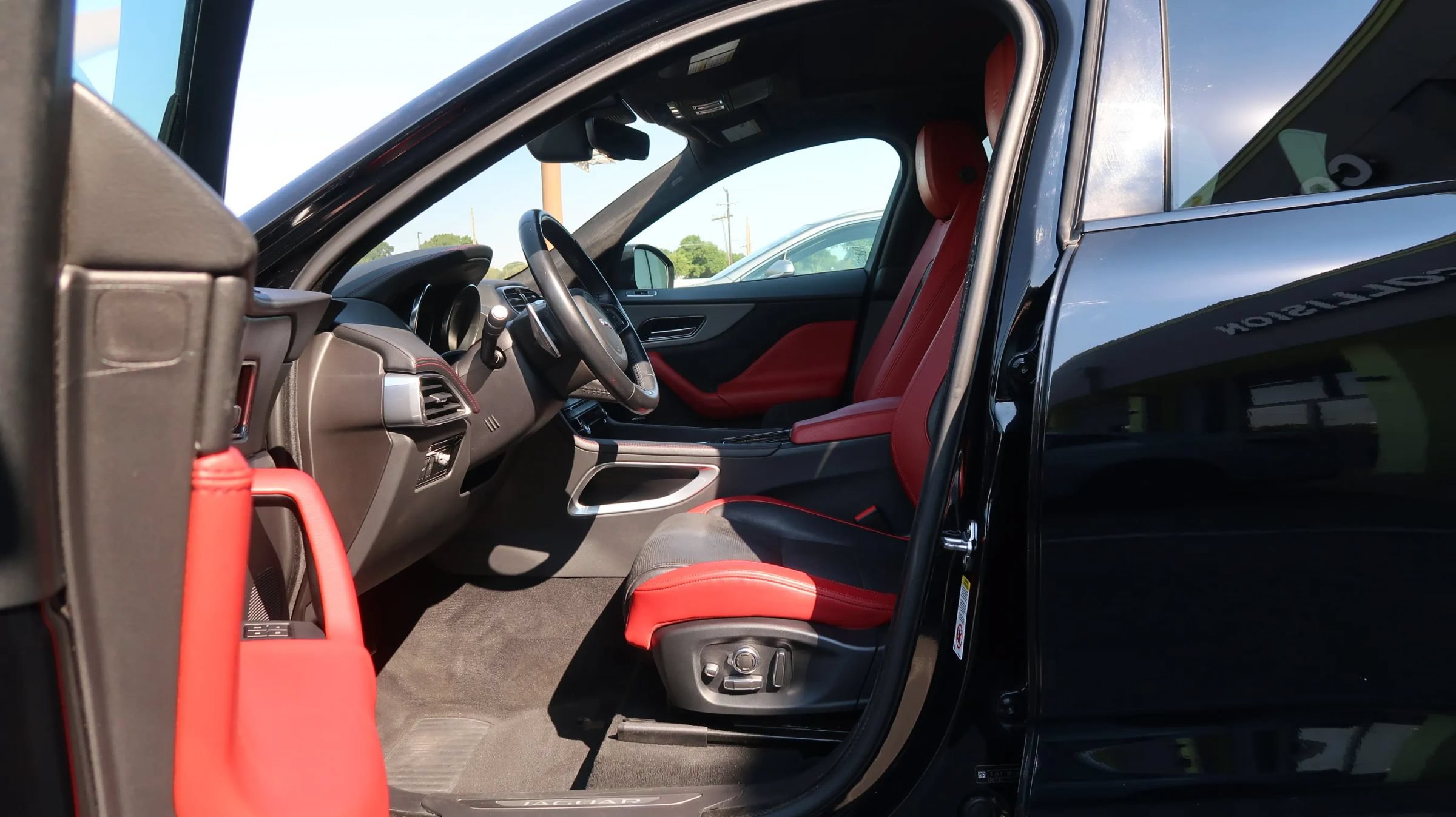 Used 2019 Jaguar F-PACE S AWD/4WD image 15
