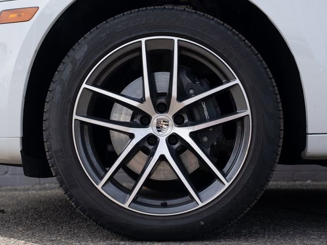 Certified 2025 Porsche Macan image 12
