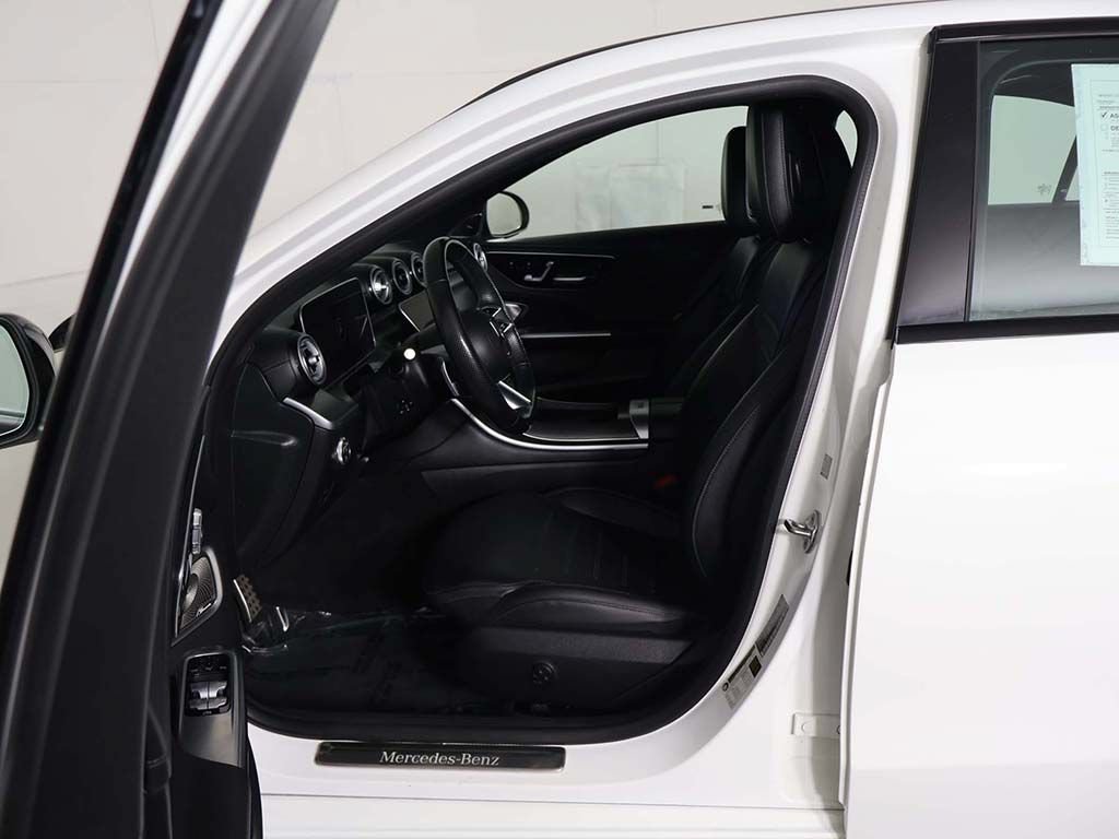 Used 2023 Mercedes-Benz C 300 4MATIC Sedan image 31