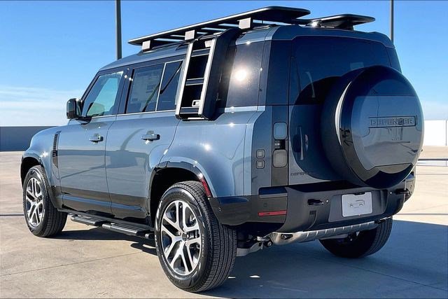 New 2026 Land Rover Defender 110 X-Dynamic SE image 3