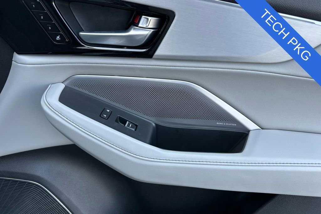 Used 2025 Acura MDX FWD w/ Technology Package image 21