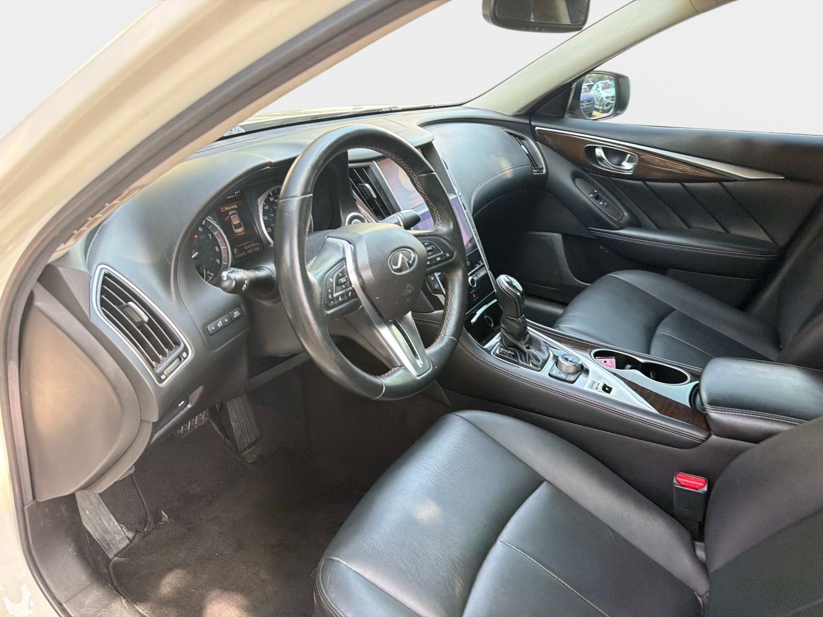 Used 2018 INFINITI Q50 Luxe w/ Cargo Package (L95) RWD image 20
