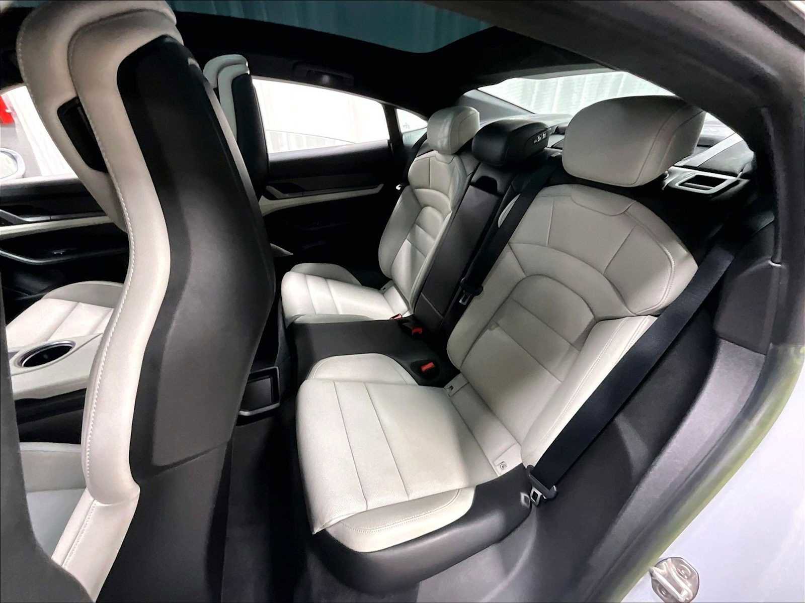 Used 2022 Porsche Taycan Turbo S image 31