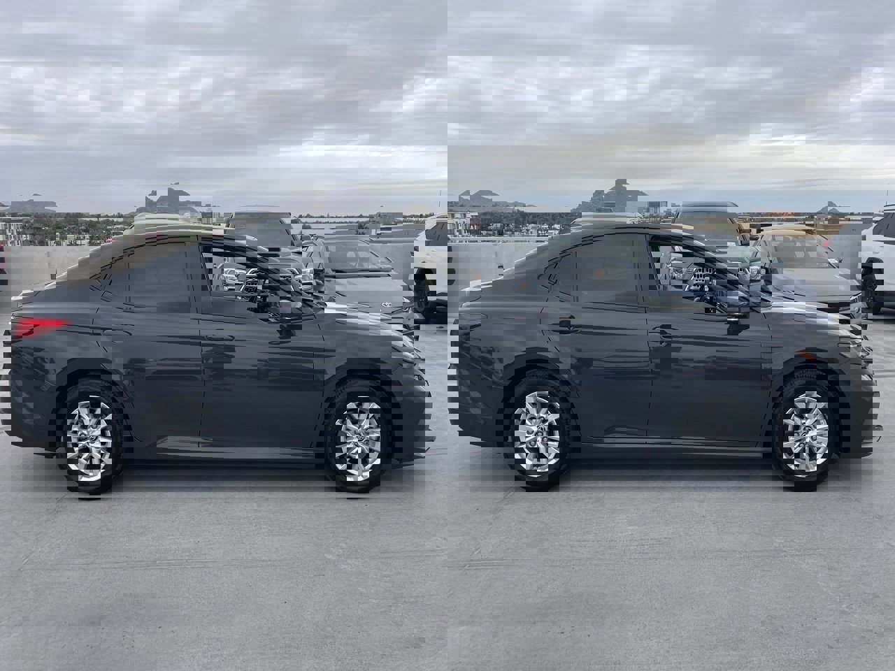 Used 2025 Toyota Camry LE image 3