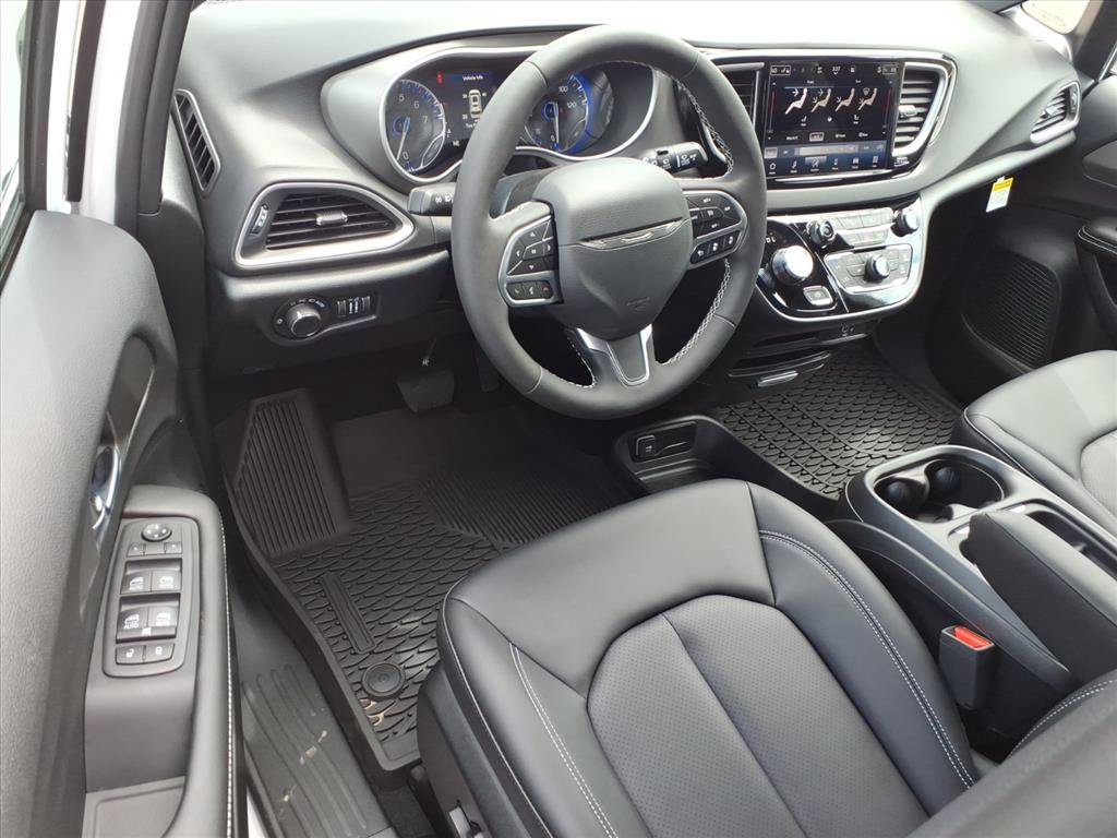New 2027 Chrysler Pacifica LX FWD image 18
