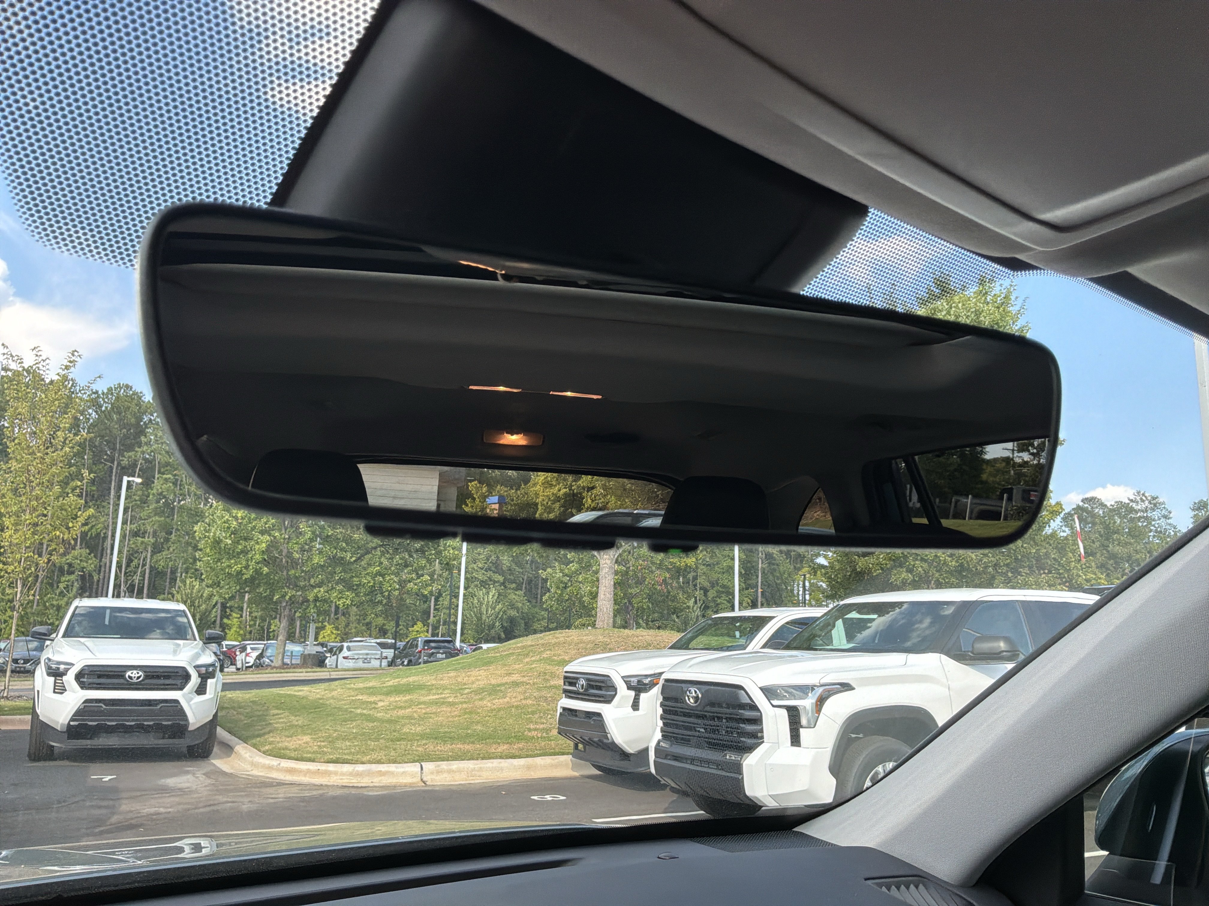 Used 2022 Toyota Highlander XLE FWD image 27