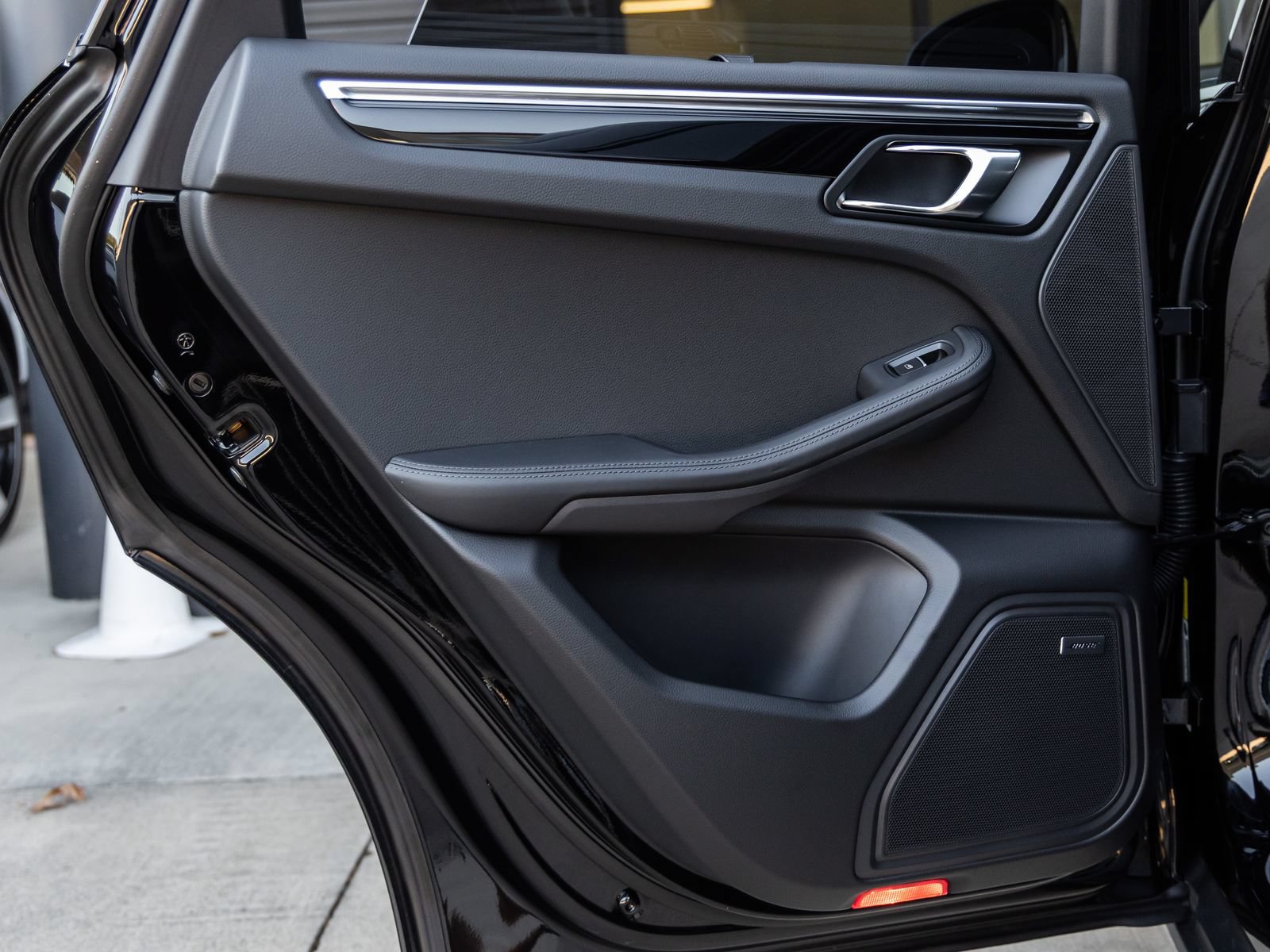Certified 2026 Porsche Macan S AWD/4WD image 32