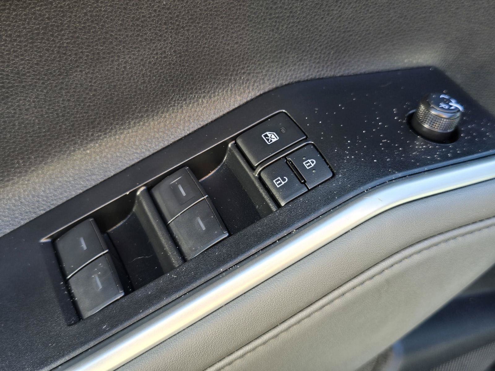 Used 2025 Toyota Highlander XLE AWD/4WD image 19