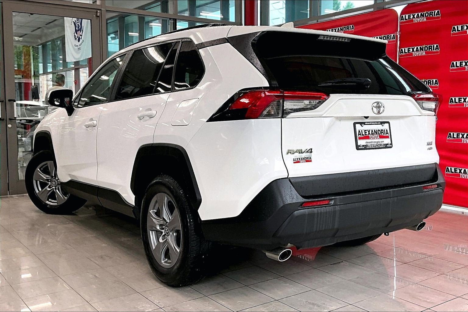 Used 2022 Toyota RAV4 XLE AWD/4WD image 11