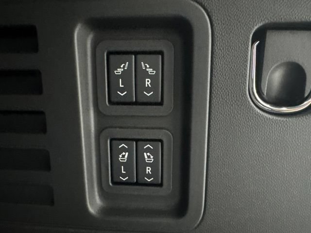 New 2027 Chevrolet Traverse RS w/ LPO, Floor Liner Package AWD/4WD image 31