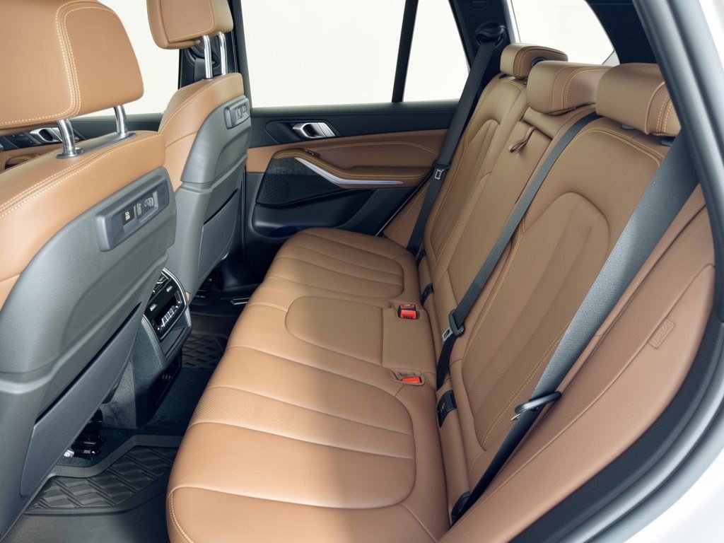 Used 2022 BMW X5 xDrive40i w/ Luxury Seating Package AWD/4WD image 25