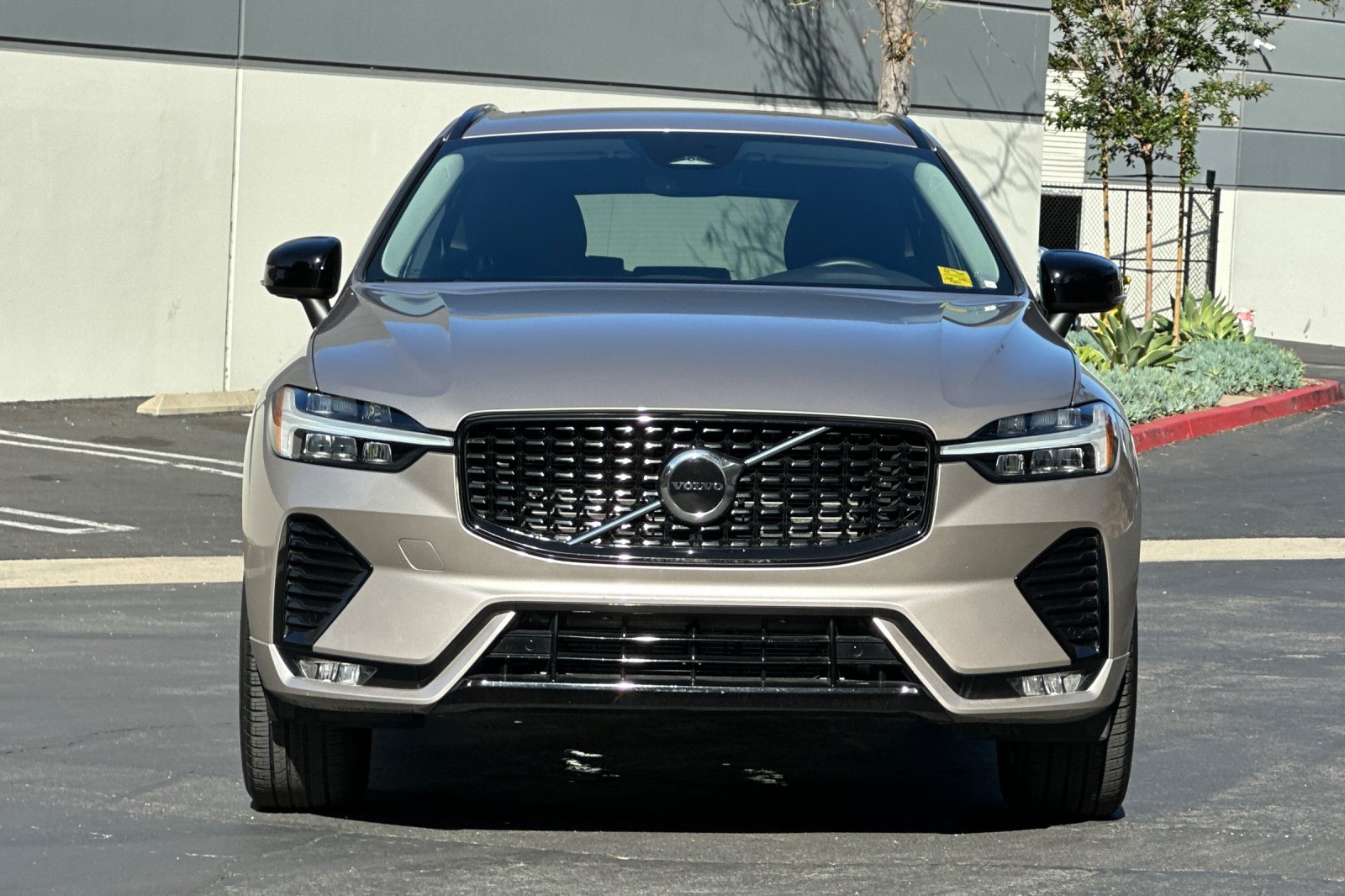 Certified 2025 Volvo XC60 B5 Core AWD/4WD image 10