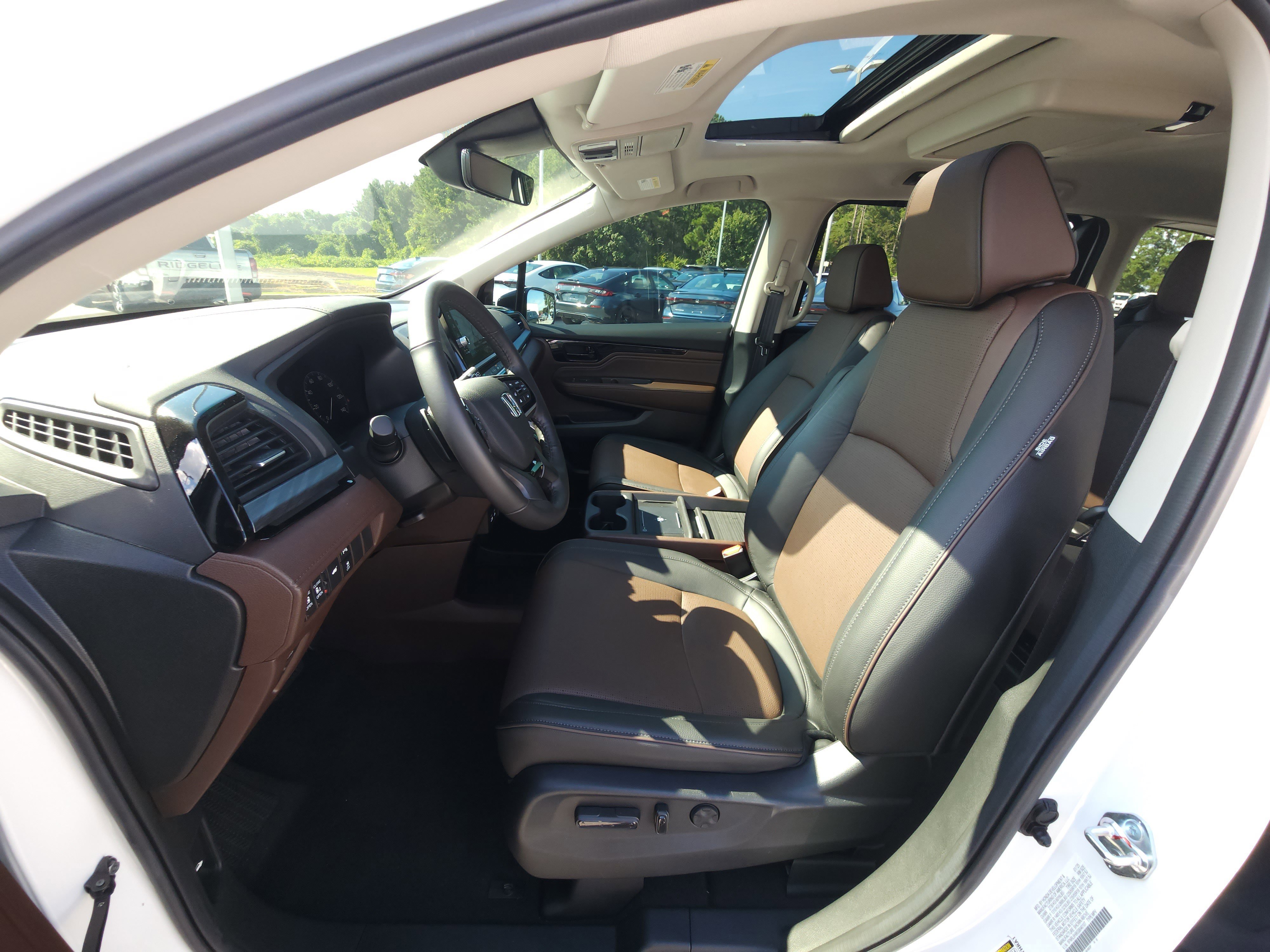 Used 2025 Honda Odyssey Elite image 21