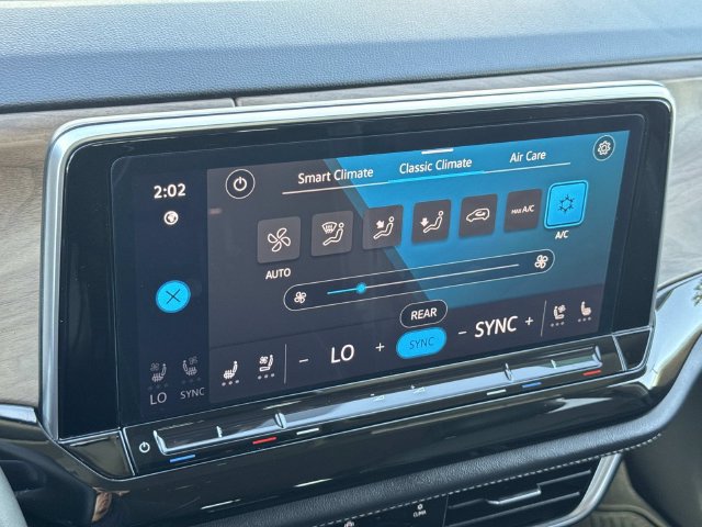 Certified 2025 Volkswagen Atlas SE AWD/4WD image 14