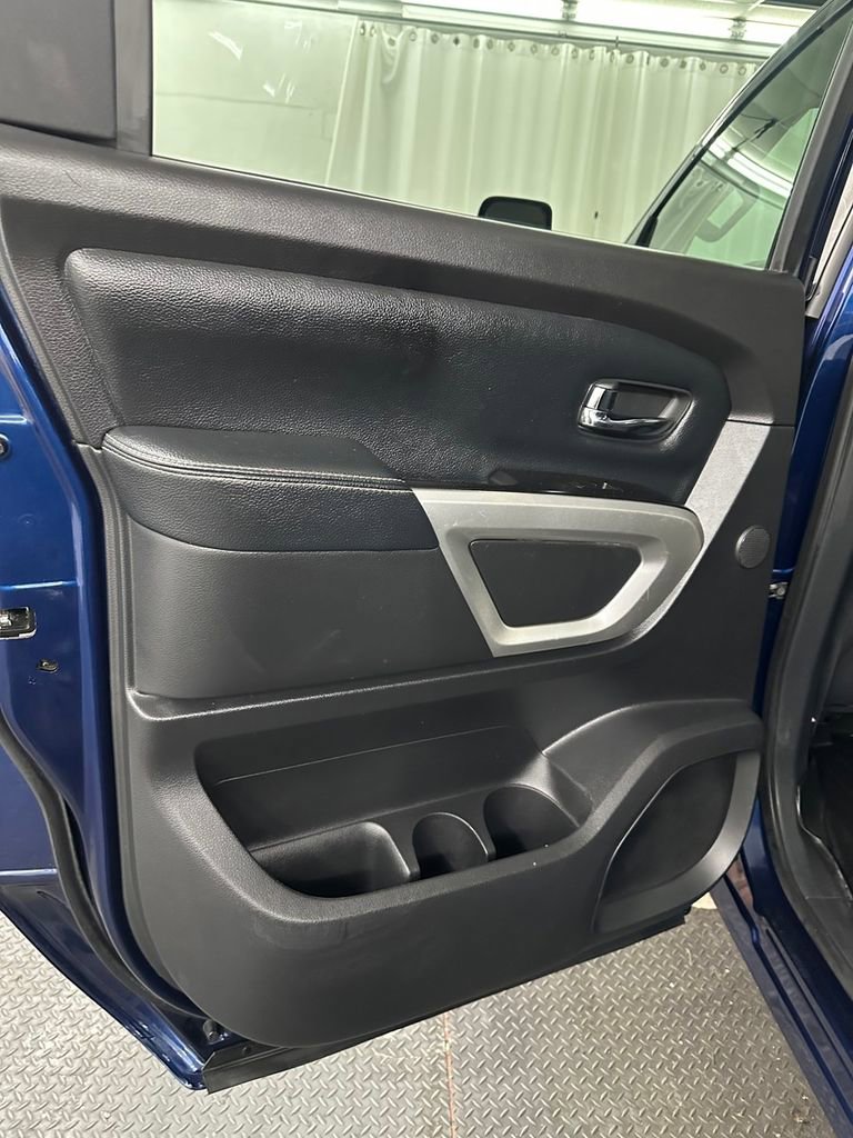 Used 2018 Nissan Titan S AWD/4WD image 25