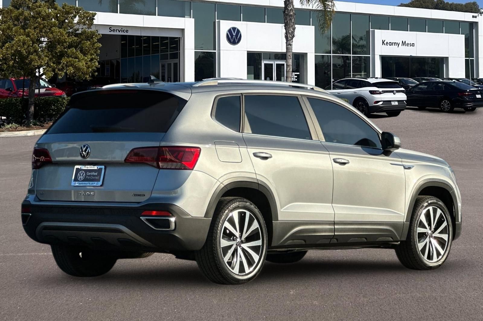 Used 2022 Volkswagen Taos SE image 4