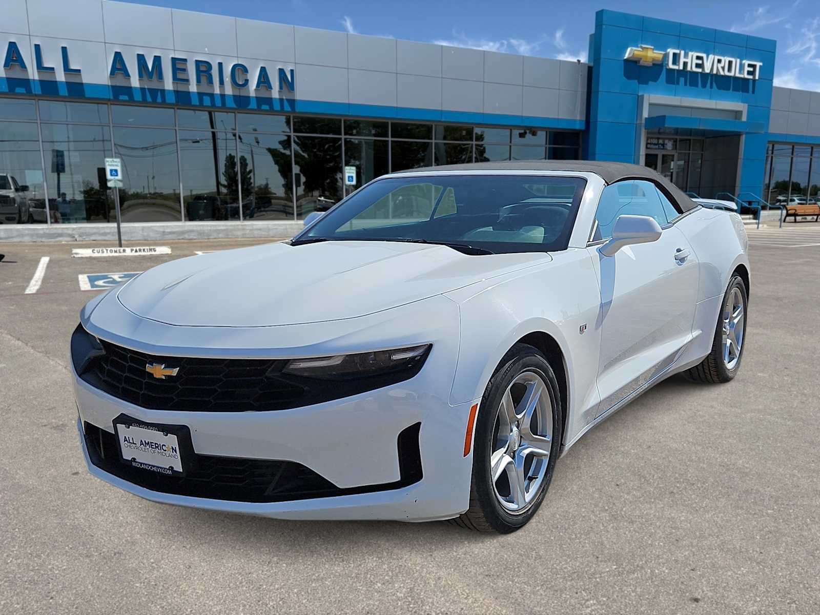 Used 2023 Chevrolet Camaro LT RWD image 4