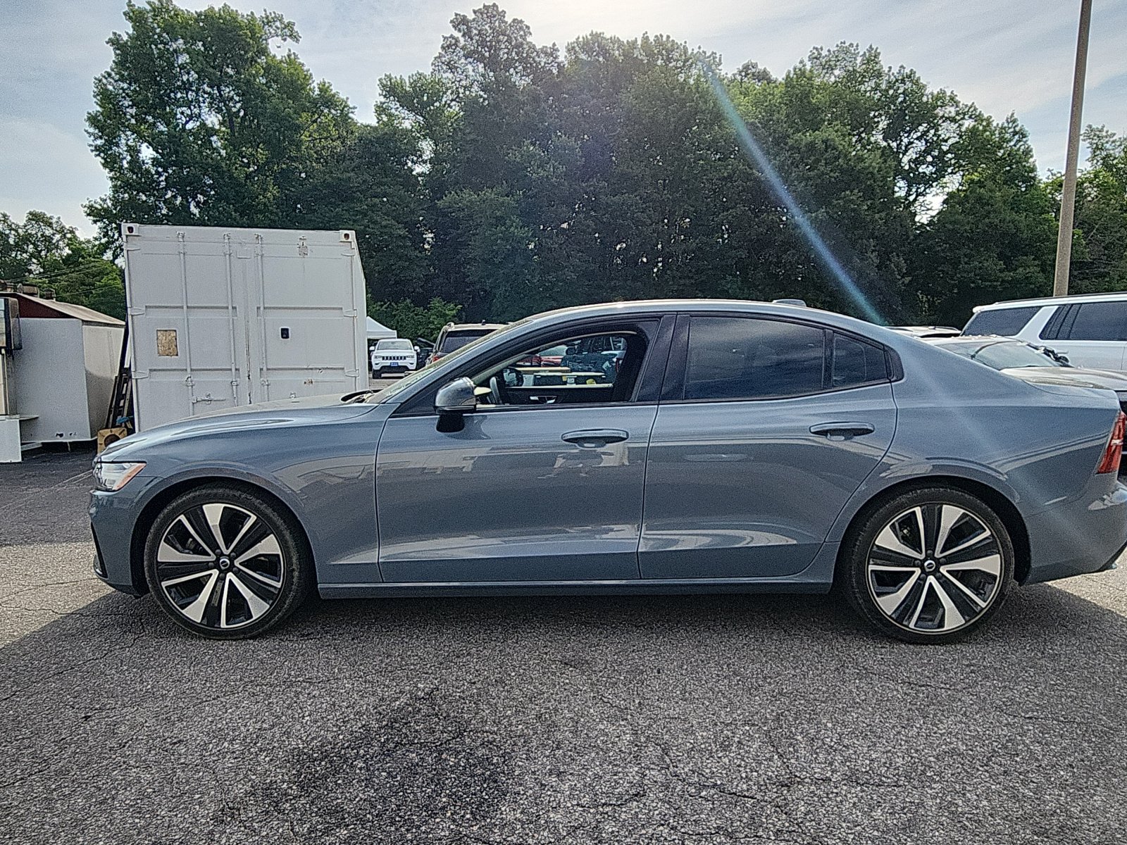 Used 2022 Volvo S60 B5 Momentum w/ Premium Package AWD/4WD image 2