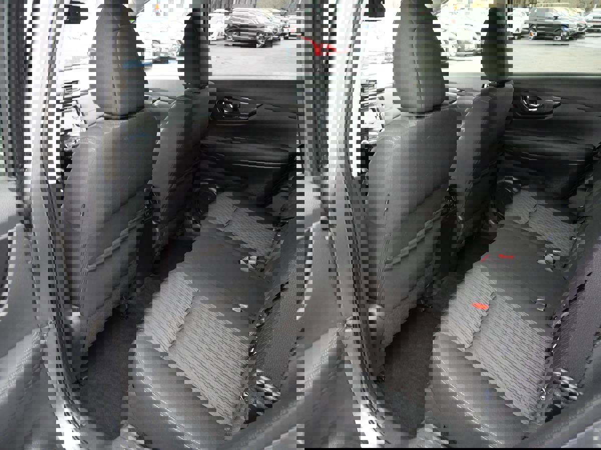 Used 2017 Nissan Rogue SV w/ SV Premium Package image 21