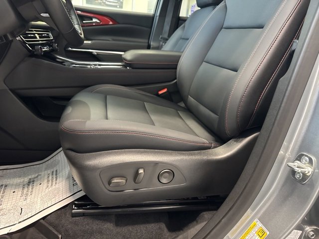 Used 2025 Chevrolet Traverse Z71 image 16