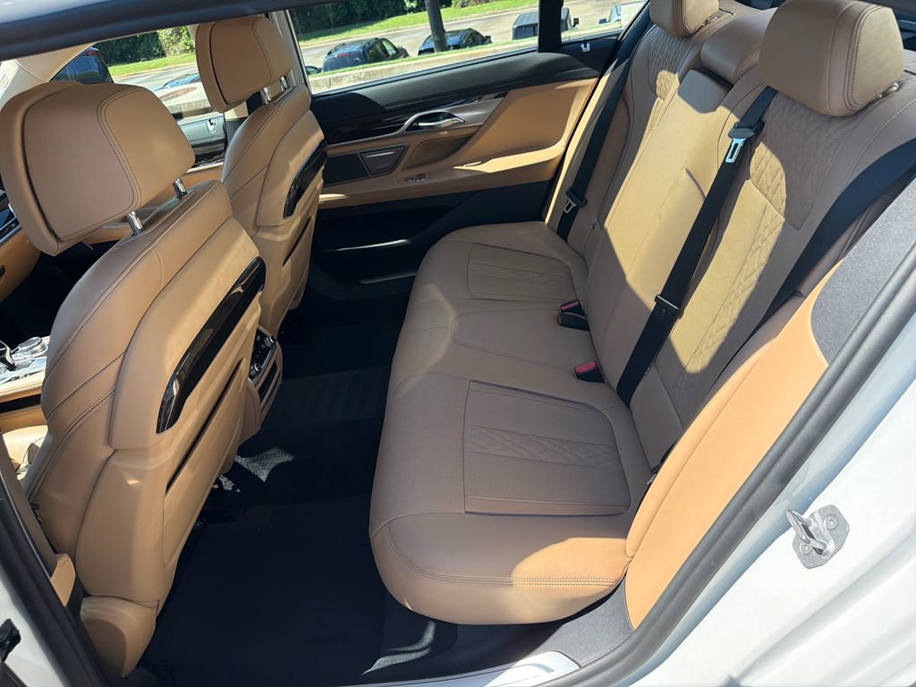 Used 2022 BMW 740i w/ Premium Package RWD image 20