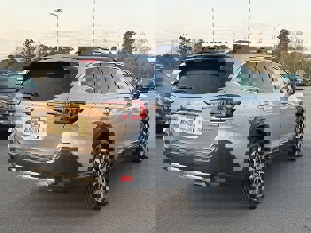 Used 2023 Subaru Outback Limited image 3