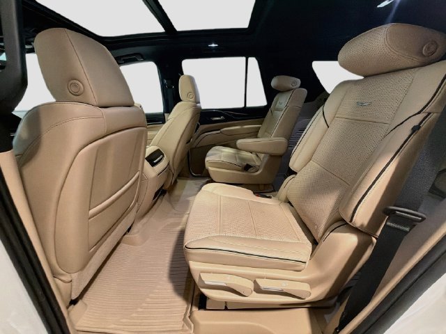 Used 2024 Cadillac Escalade Premium Luxury AWD/4WD image 21