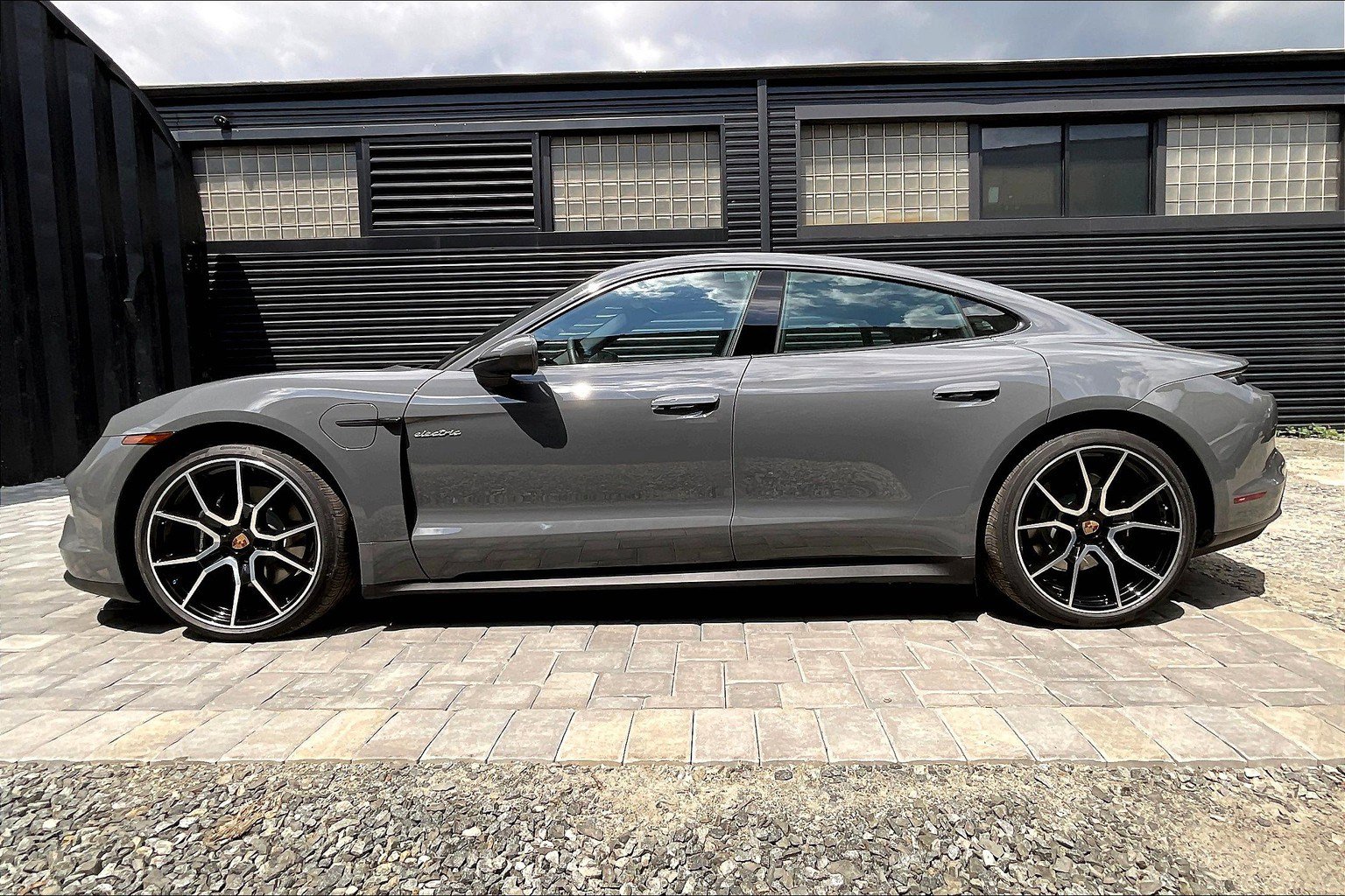 New 2025 Porsche Taycan image 2